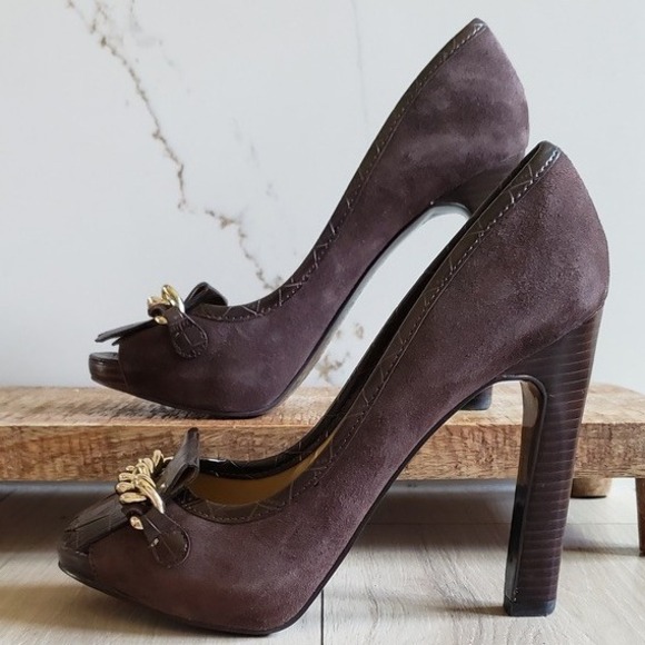 Nine West Heels Womens 8.5M Brown Suede Peep Toe Pumps Gold Chain Academia Goth - Picture 1 of 10
